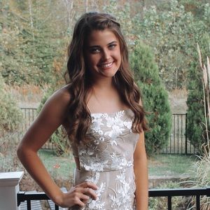 Meet your Posher, Ava